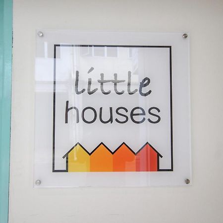 Little Houses Кучинг Екстериор снимка